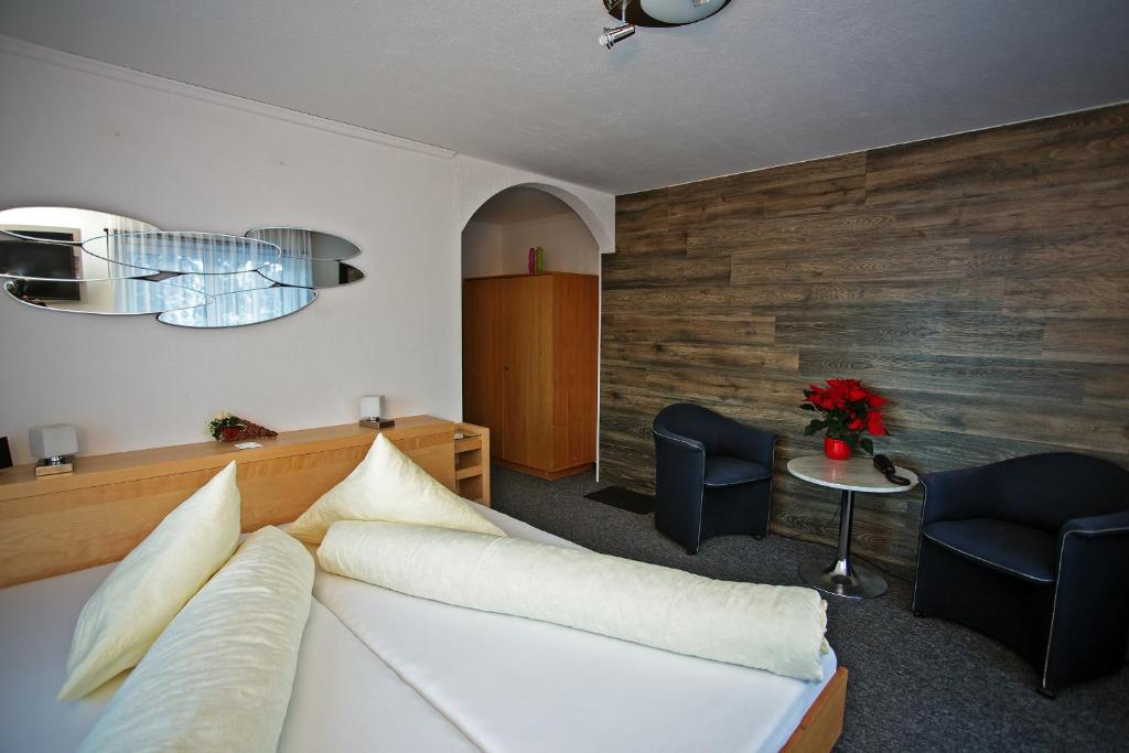 Hotel Eden Grächen Habitación foto